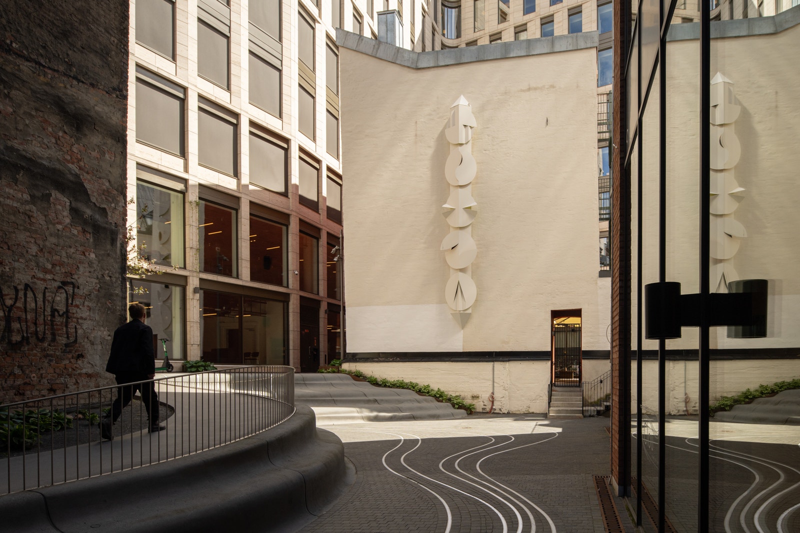 Bygget ligger inntil Tullinpassasjen Galleribilde