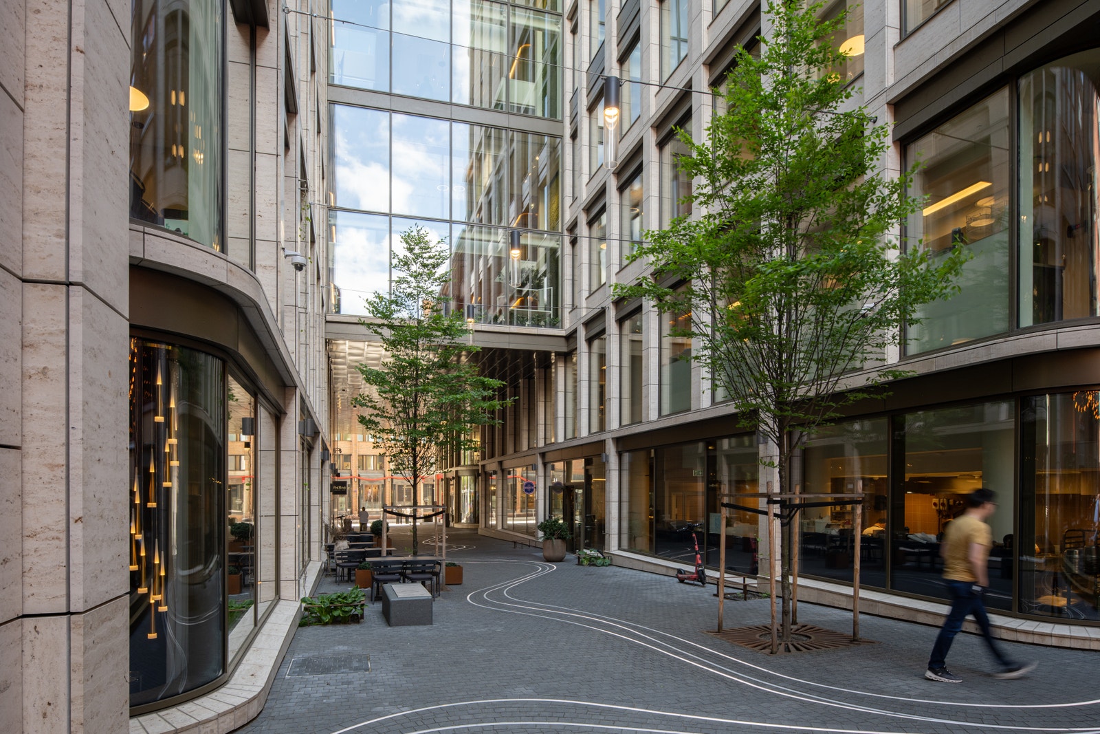 Bygget ligger inntil Tullinpassasjen Galleribilde