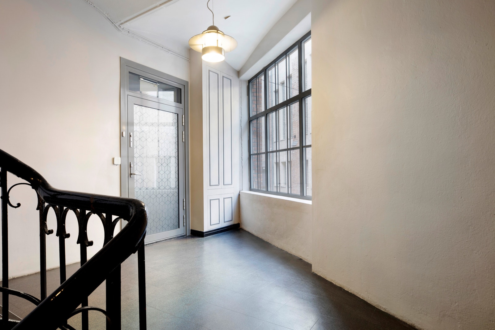 Inngangen til lokalene fra trappeoppgangen Galleribilde