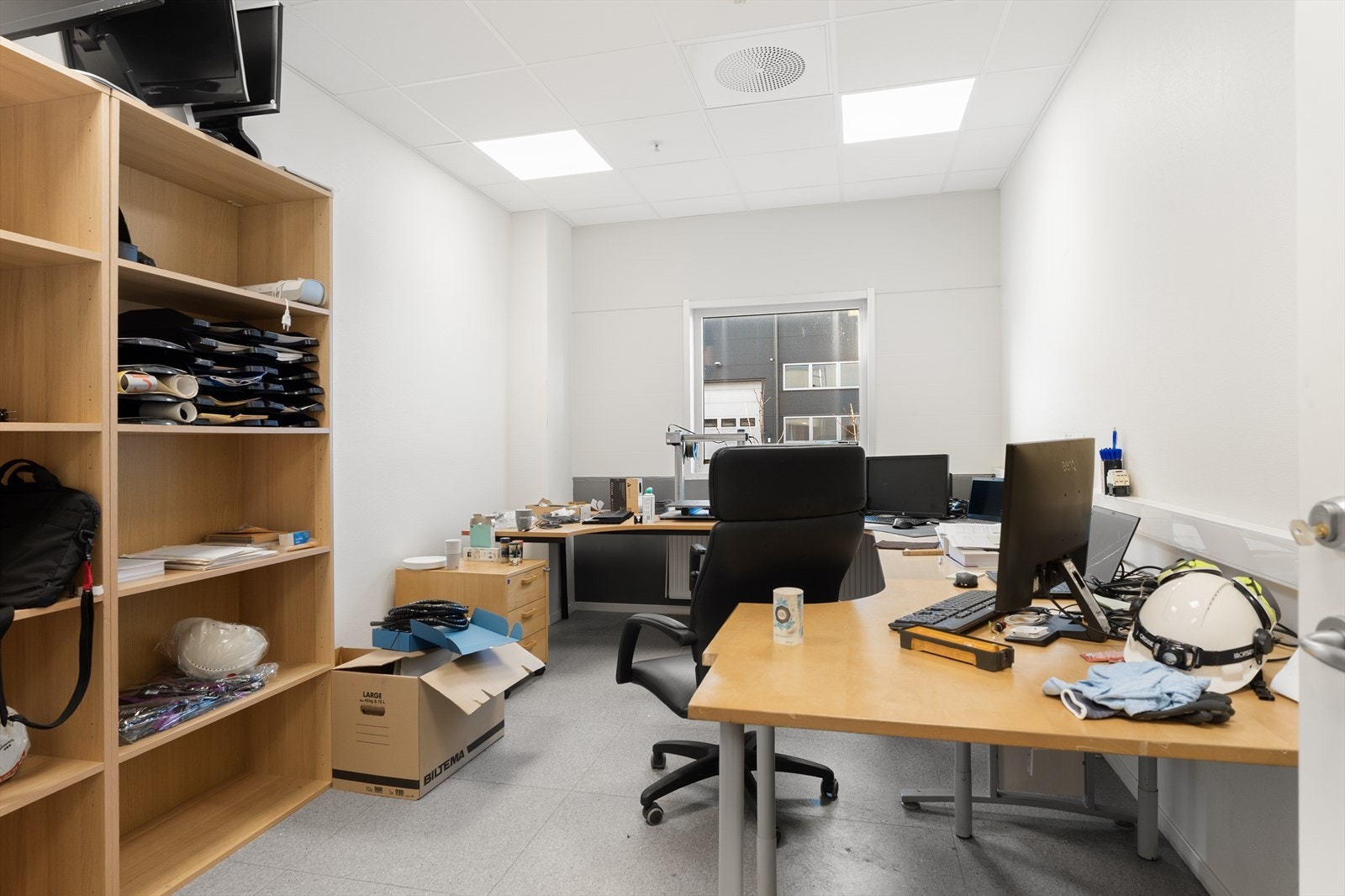 Kontorfløy vest Galleribilde