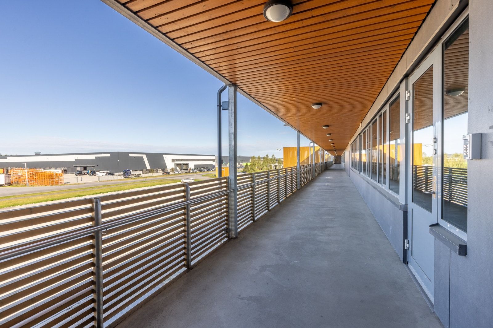 Det er også utvendig tilgang til kontordelen Galleribilde