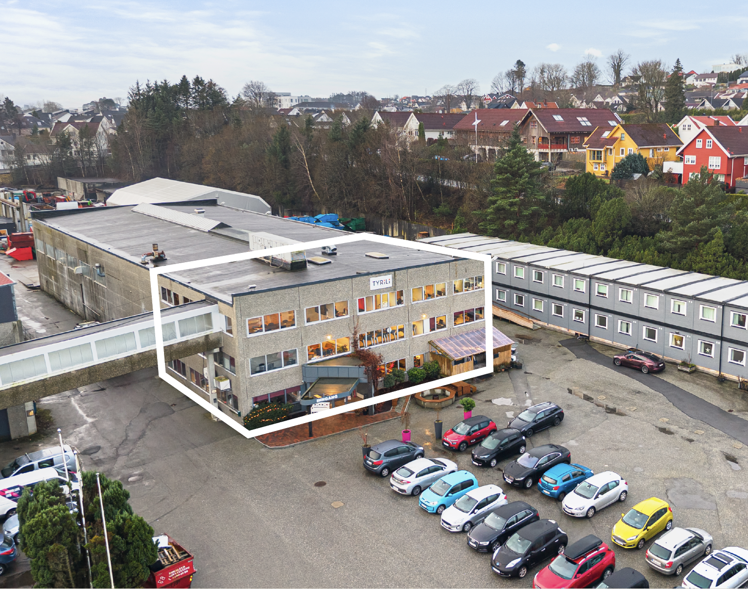 Snekkerveien_hvit.png Galleribilde