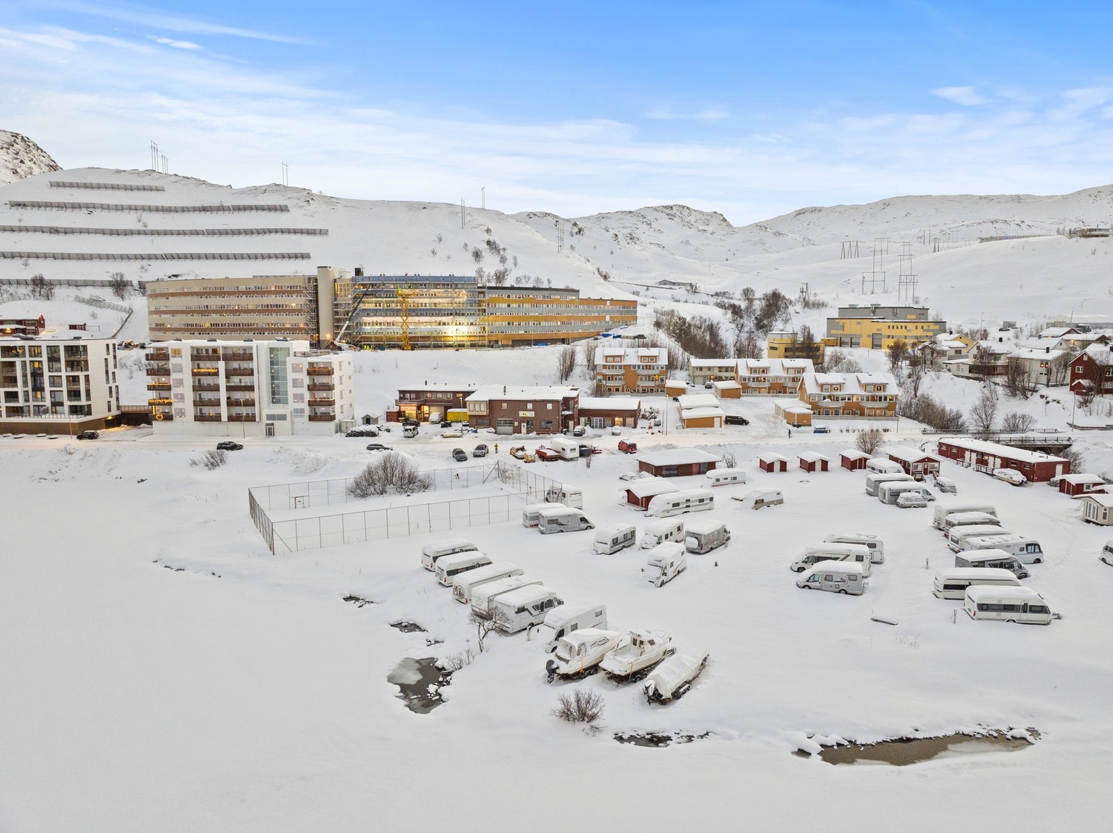 Dronebilde av nærområdet. Galleribilde
