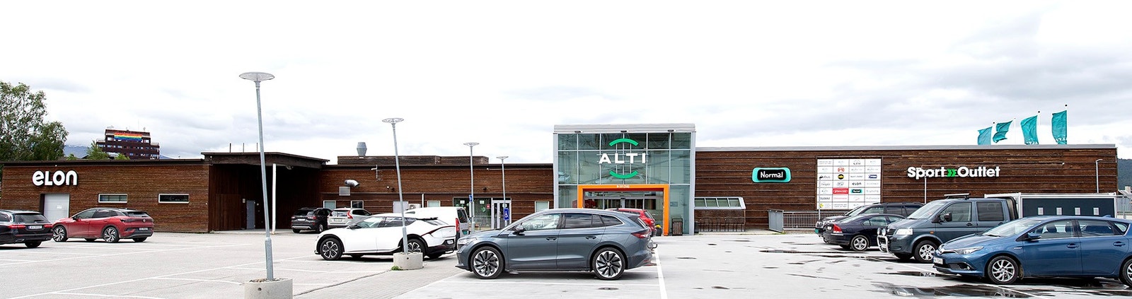 Parkering med tilgang til elbil-lading Galleribilde