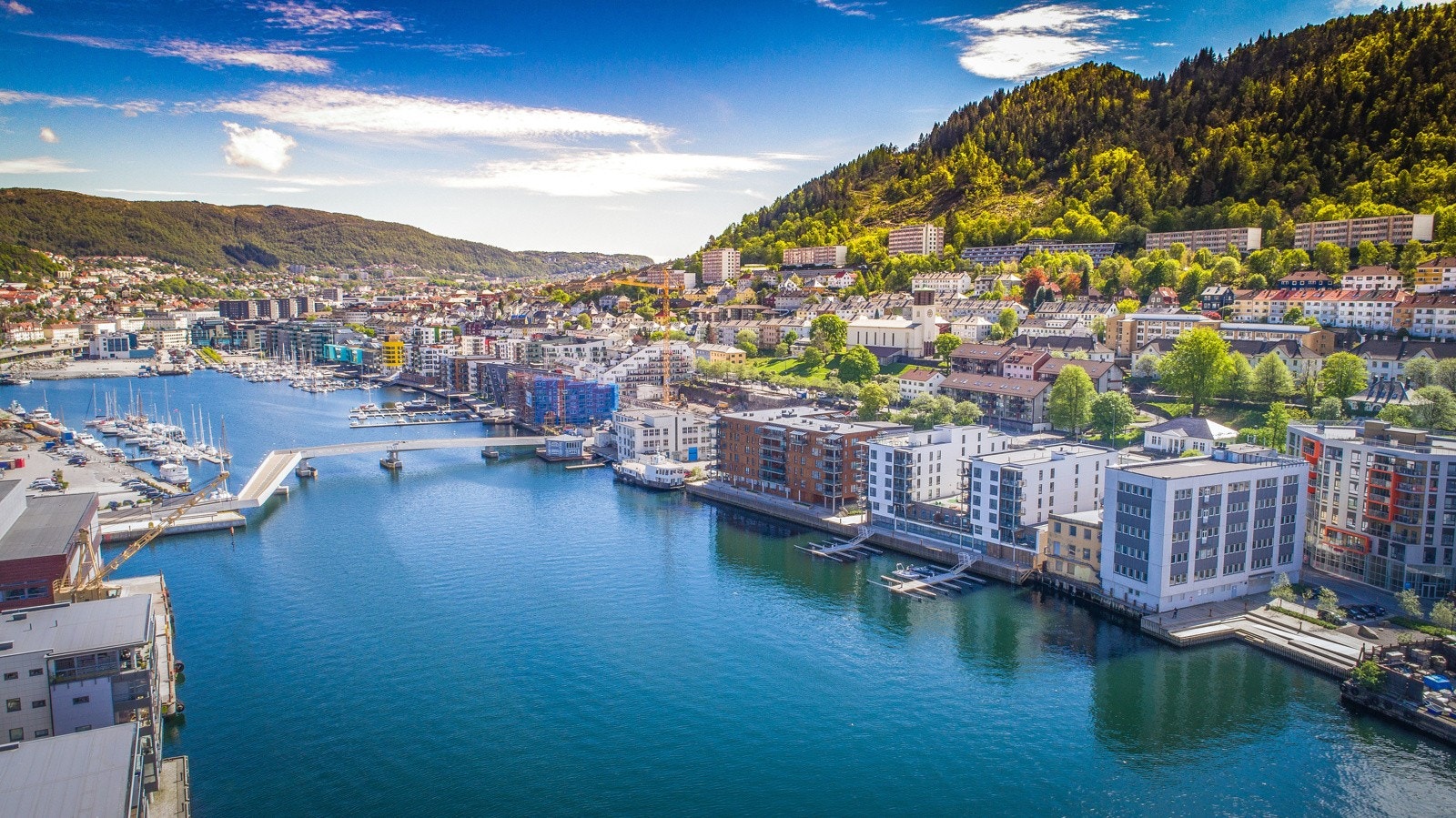Solheimsviken er en svært attraktiv beliggenhet for kontorbrukere. Her finner man et bredt spekter av servicetilbud, være seg treningssenter, kafèer, restauranter, handel og hotell. Galleribilde
