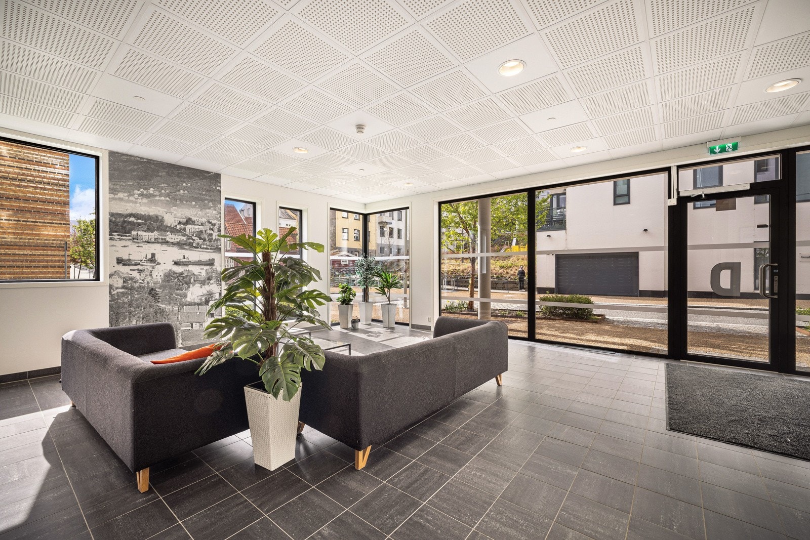 Byggets inngangsparti Galleribilde