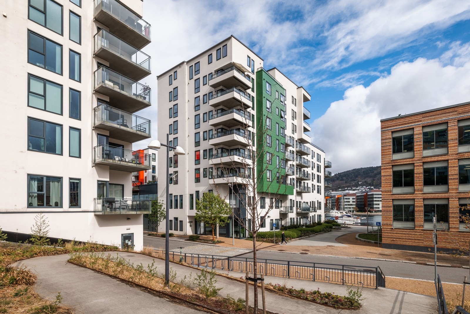 Fasade mot gaten Galleribilde