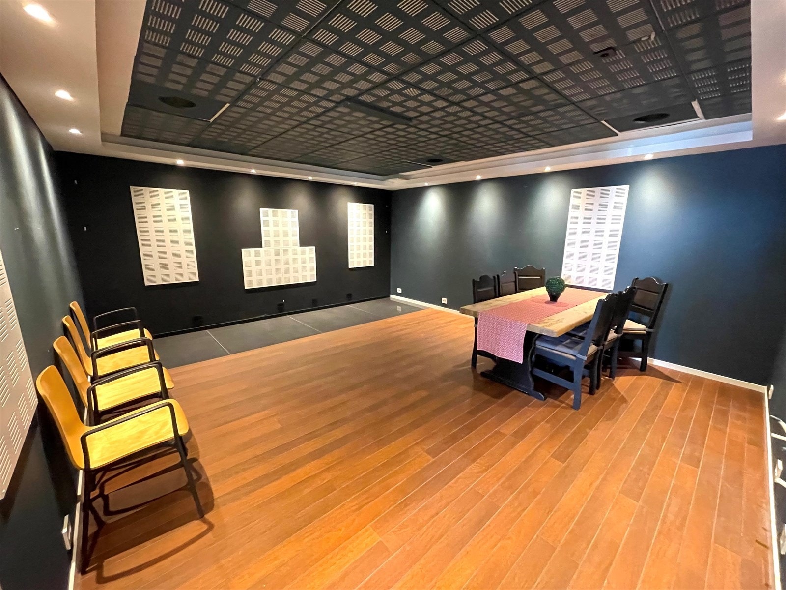 Tidligere lydstudio. Vinduer kan åpnes. Arealet er ikke delt av på arealskissen Galleribilde