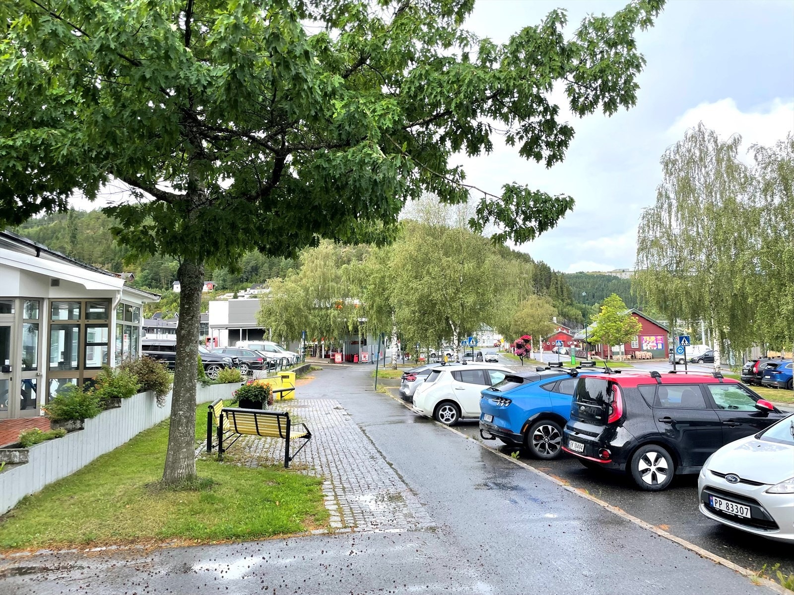 Nærhet til togstasjon, Coop Extra og Kommunehuset.jpg Galleribilde