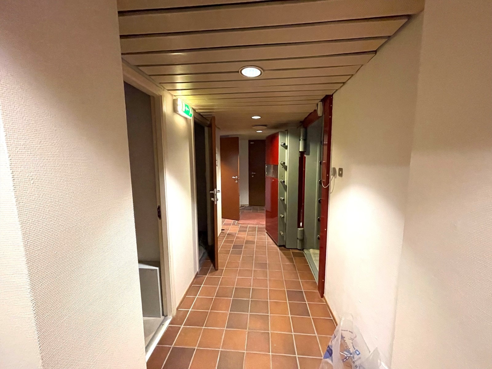 Gangareal kjeller. Galleribilde