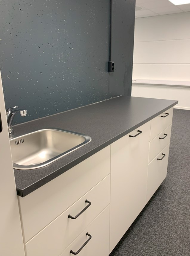 Kjøkkensone med spiserom. Galleribilde