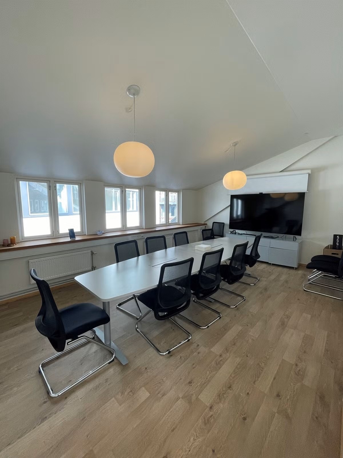 Dagens møterom. Kan tilpasses og oppgraderes. Galleribilde