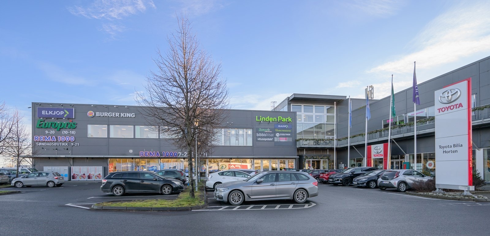 Parkering og hovedinngang Linden Park Galleribilde