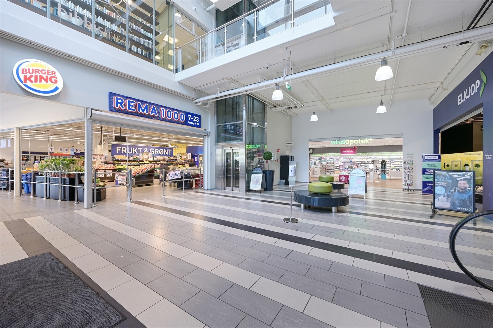 Publikumsarel/inngangsparti plan 1 Galleribilde