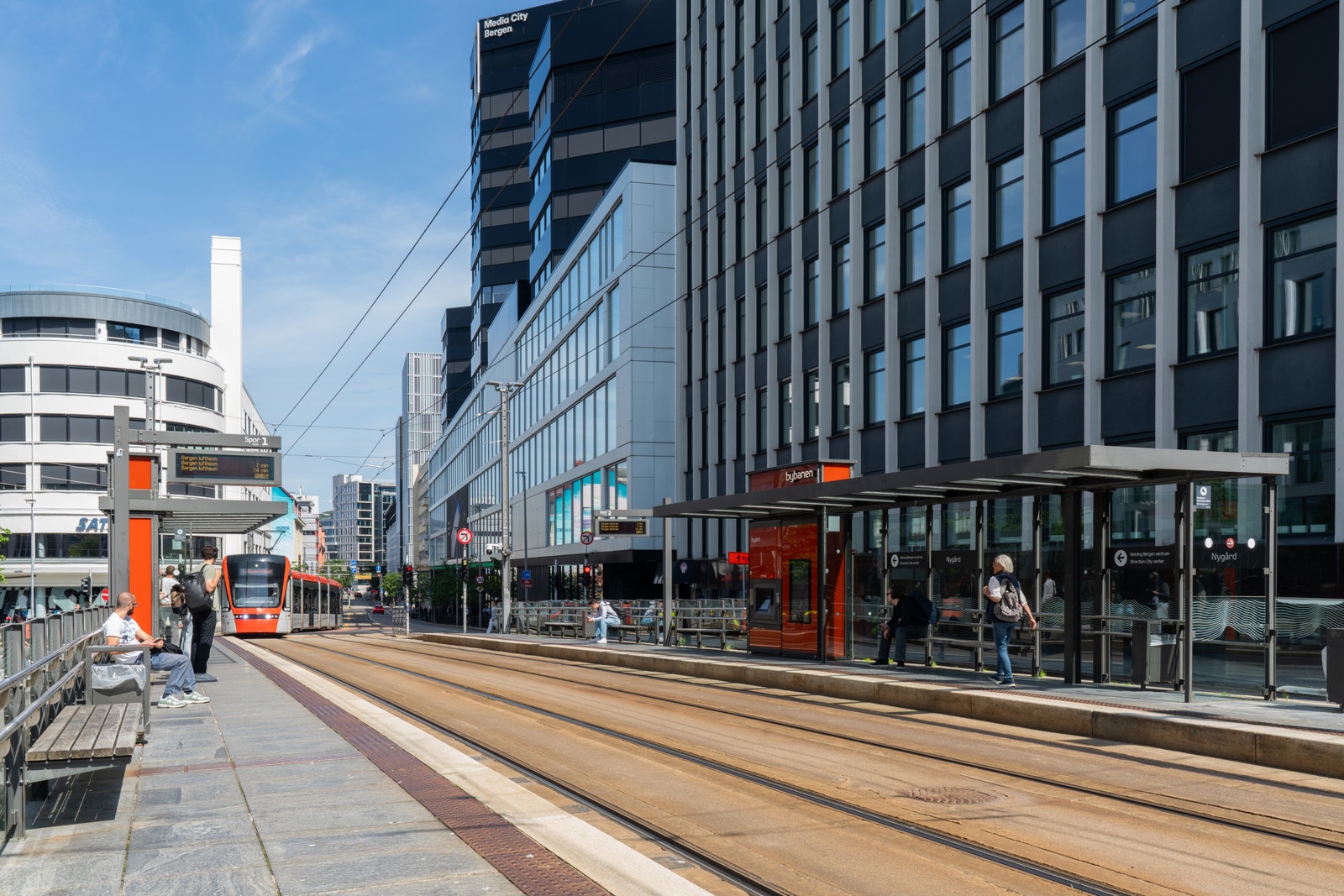 Bybanen stopper like utenfor Galleribilde