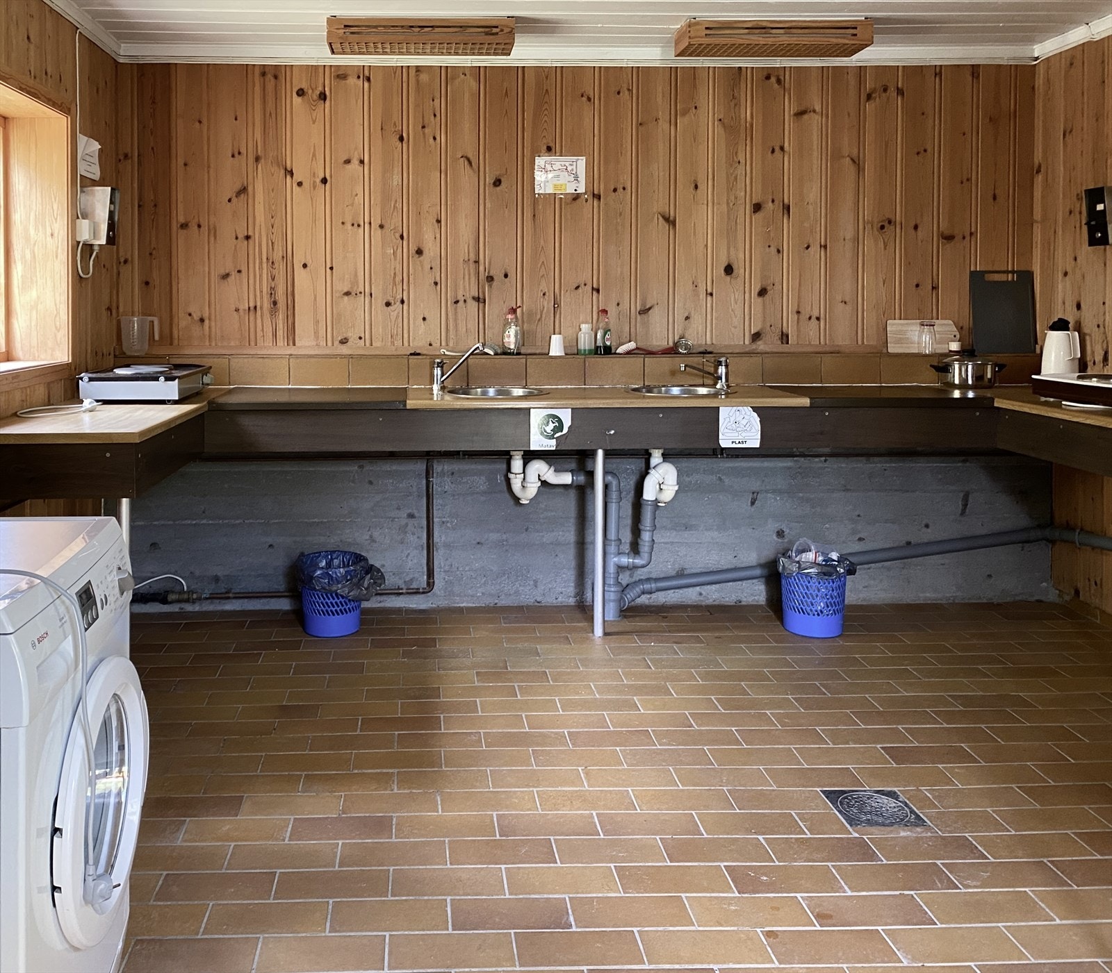 Innvendig sanitær/kjøkken, gammel Galleribilde