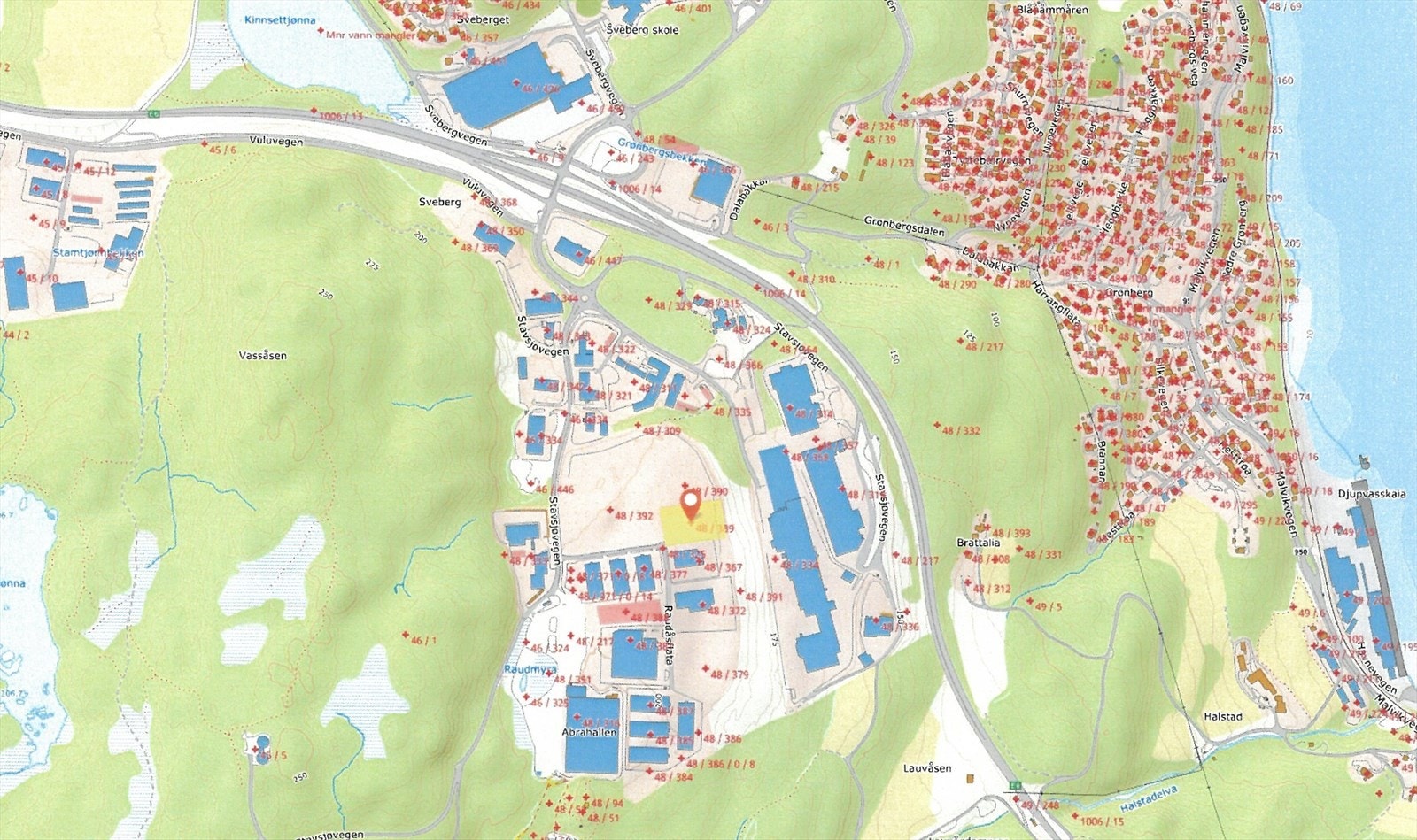 Tomten ligger med god utsikt over Hommelvik ved Abrahallen Galleribilde