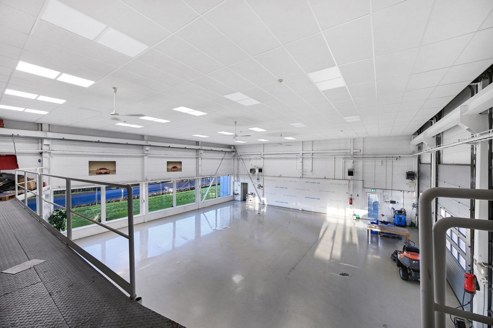 Salgshall/messanin Galleribilde