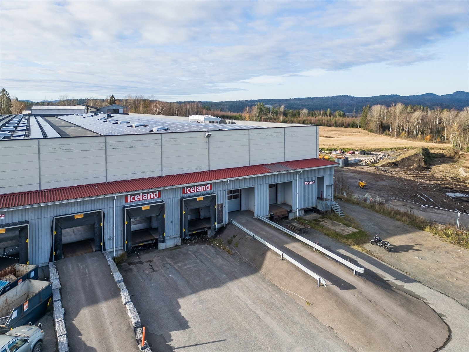 Fasade - lastehus og inngang Galleribilde