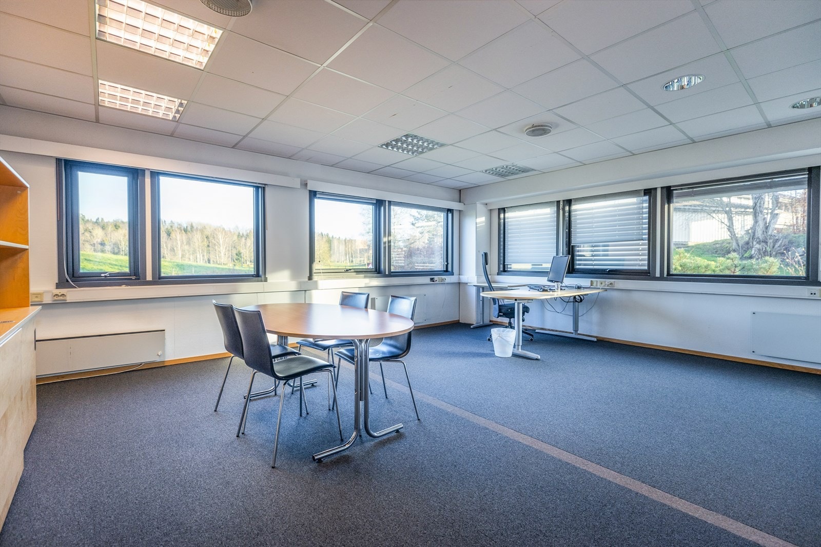 kontor med møtebord Galleribilde