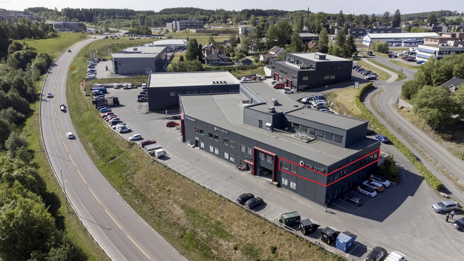 Lyse fine kontorer og lager med mesanin Galleribilde