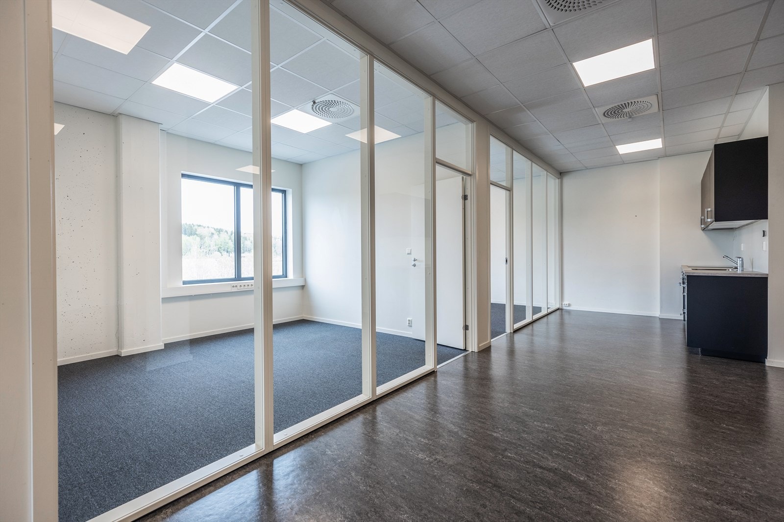 Mini kjøkken og møterom/kontor Galleribilde