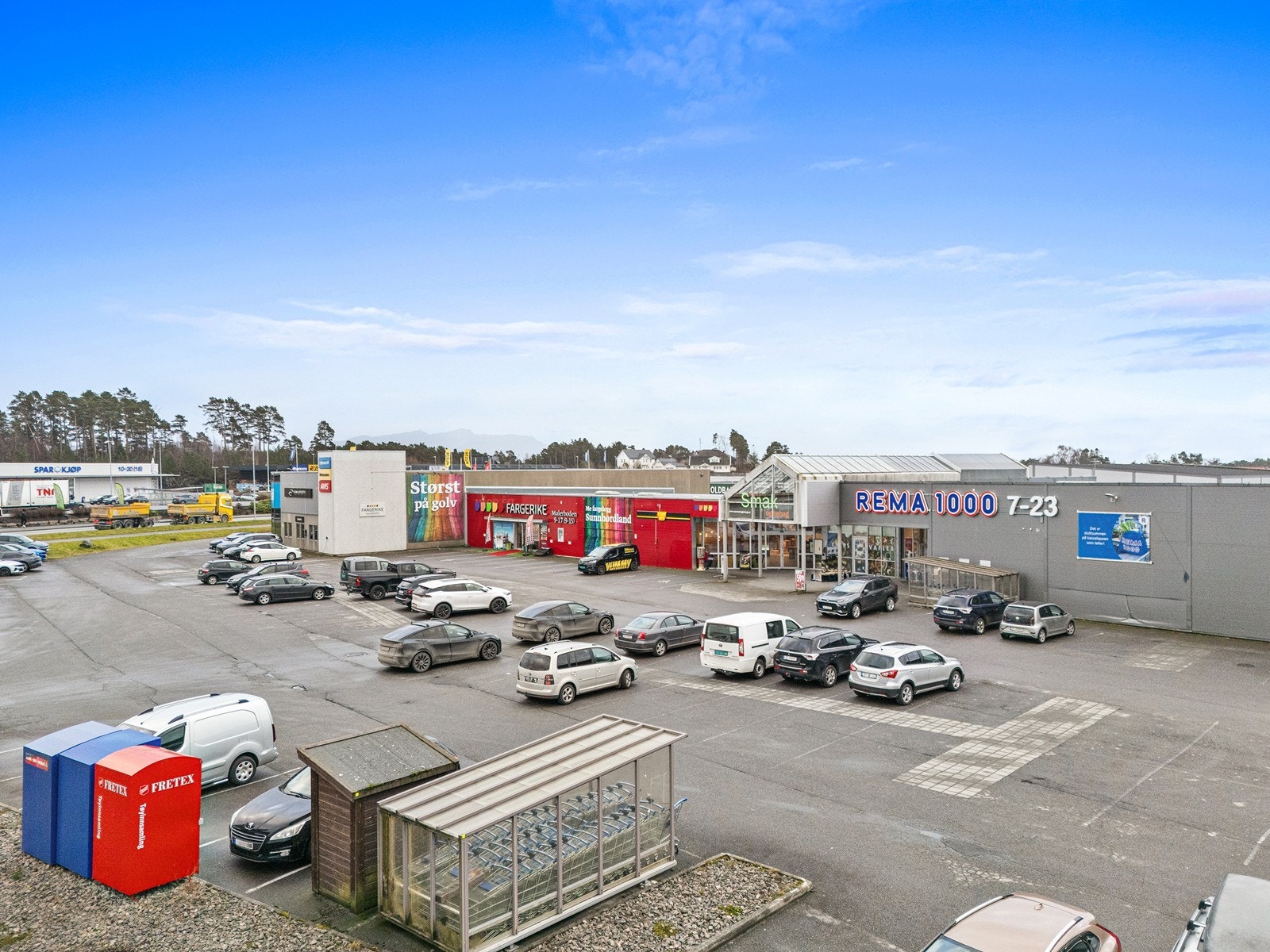 Andre leietakere på eiendommen er Rema1000 og Fargerike Galleribilde