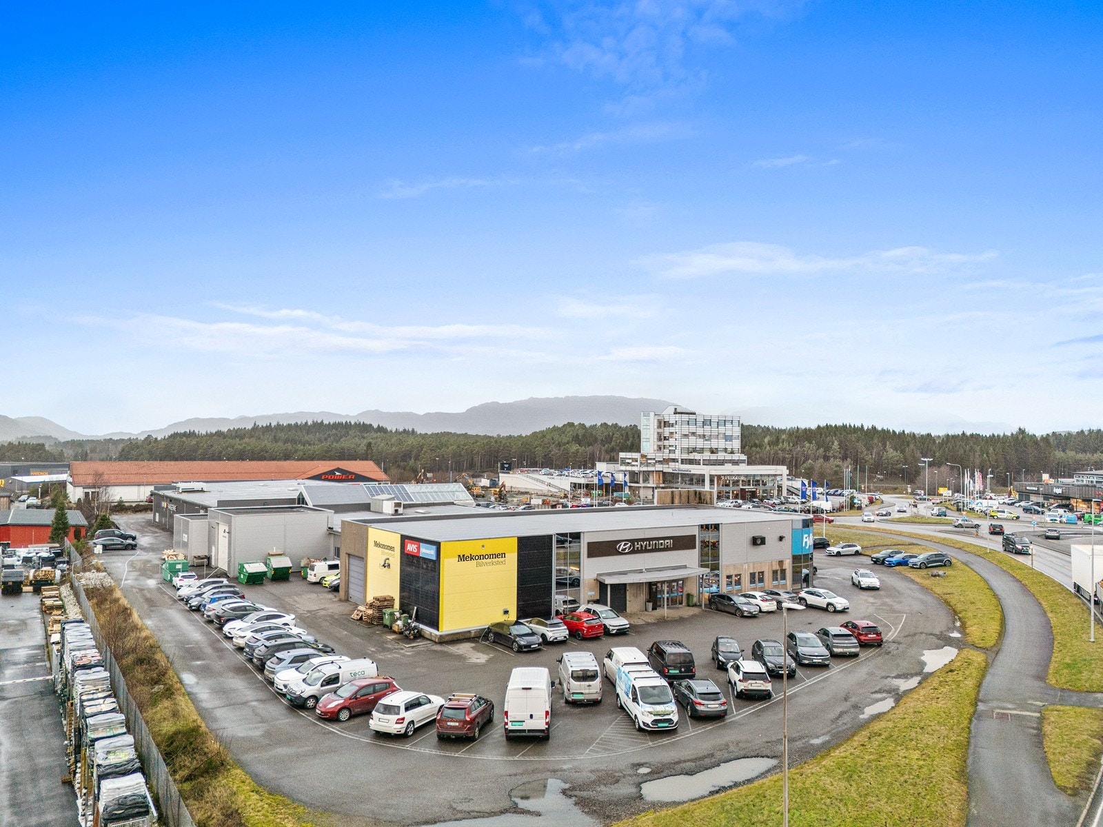 God parkerings kapasitet utenfor salgslokalet Galleribilde