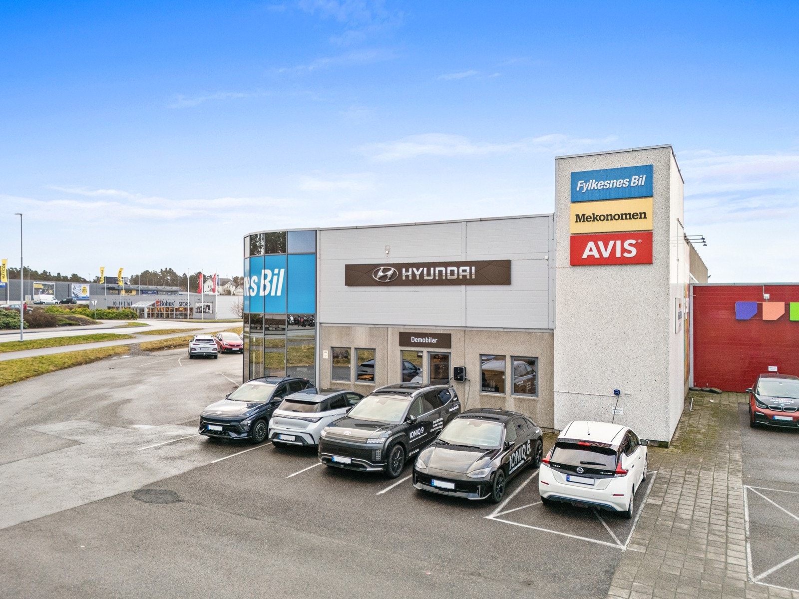 Parkering rett utenfor salgslokale Galleribilde