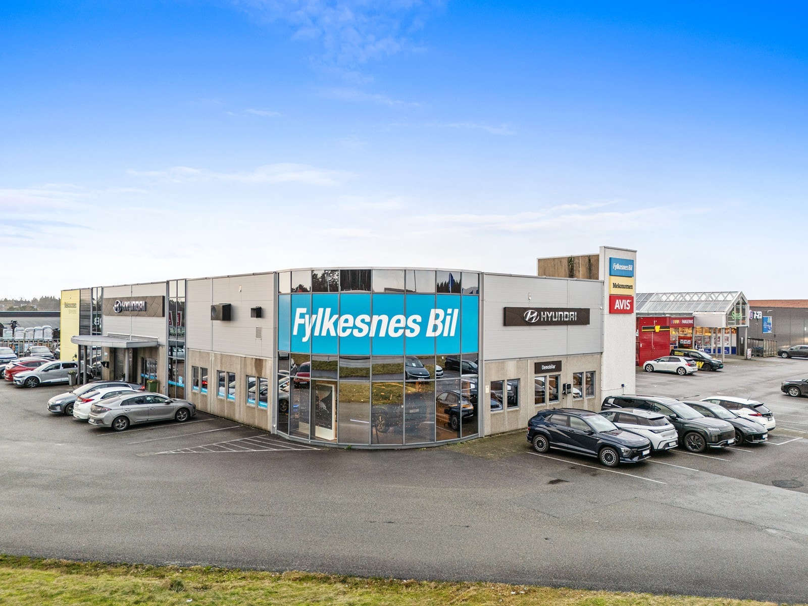 God parkering utenfor salgslokalet Galleribilde