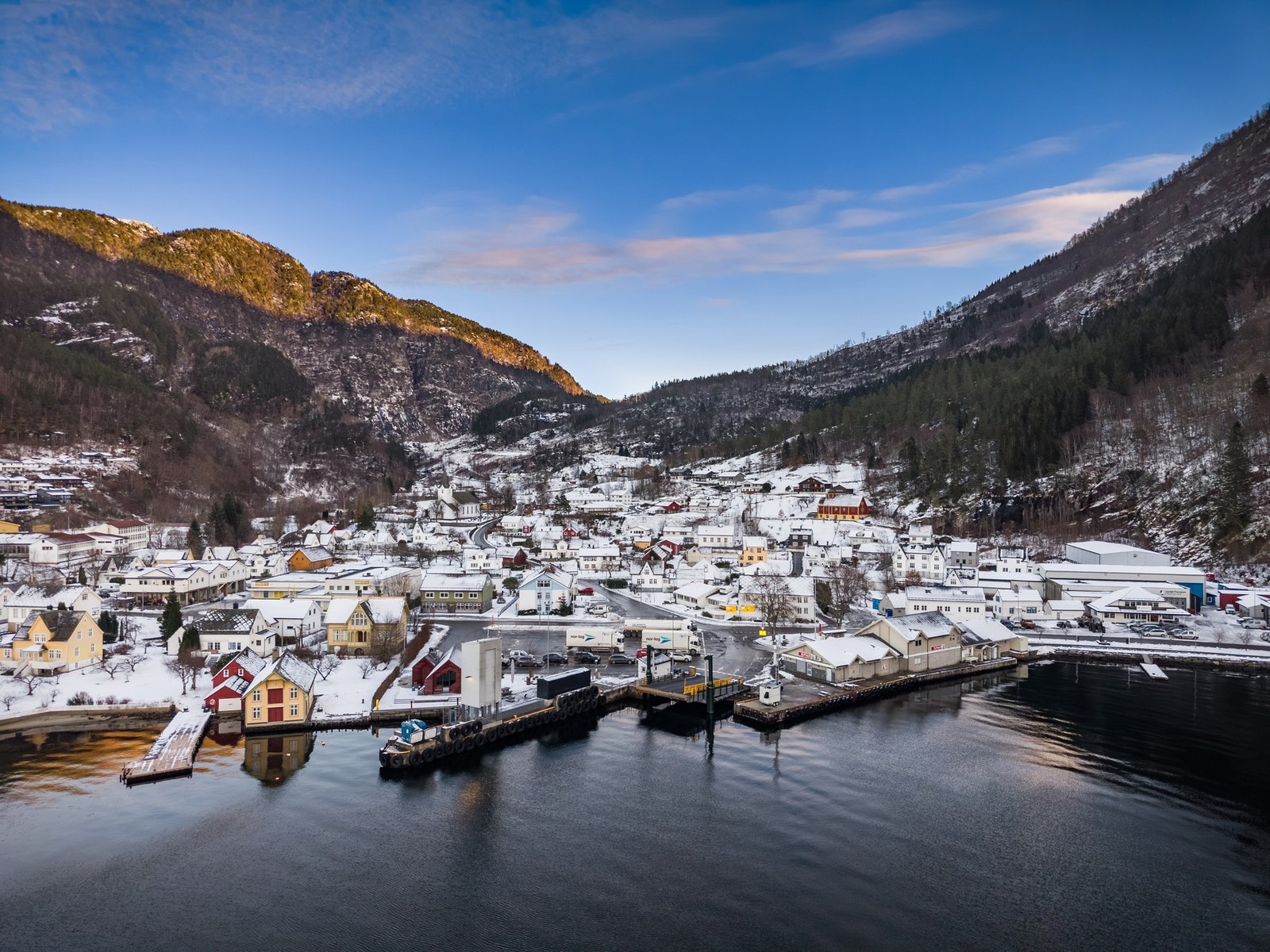Ligger midt i hjertet av Jondal sentrum Galleribilde