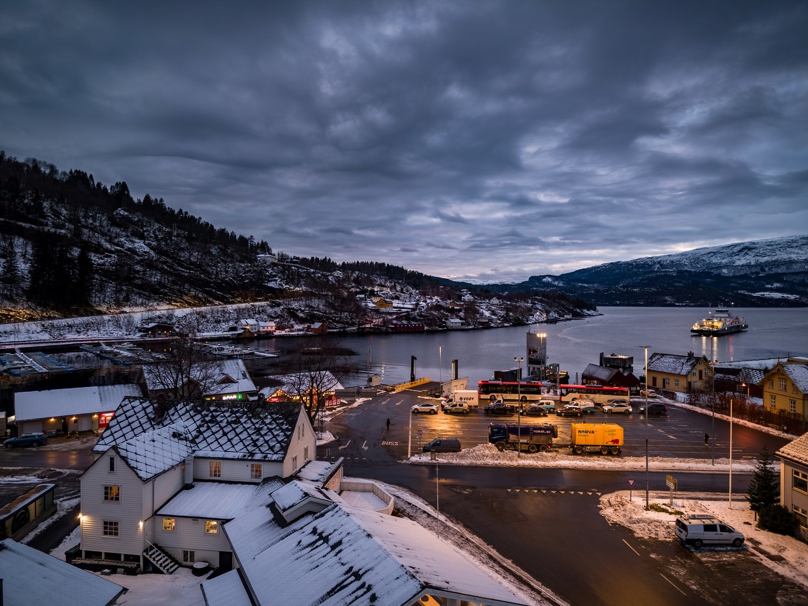 Slik ser man utover fjorden fra hotellet Galleribilde
