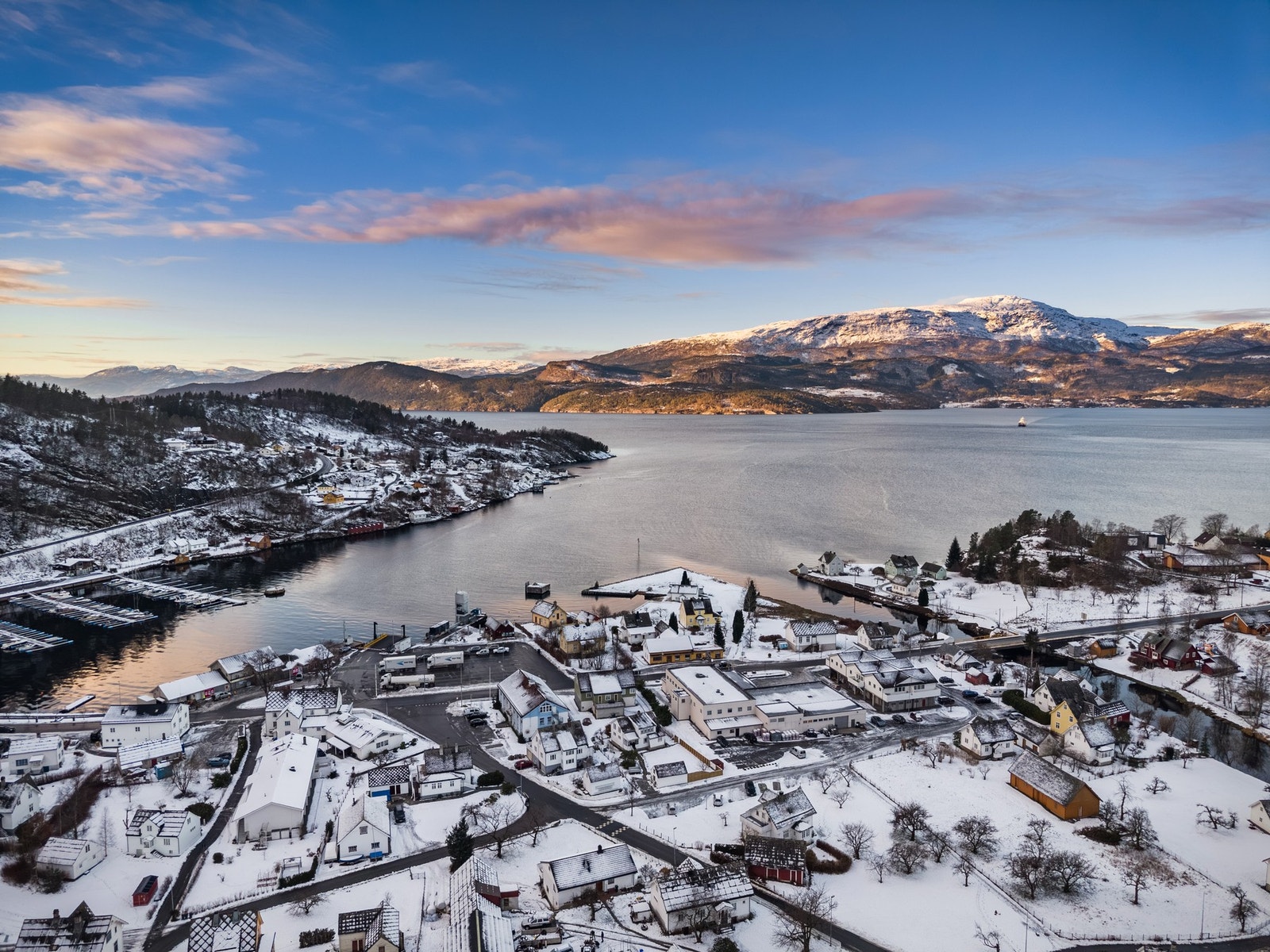 Jondal sentrum sett fra fugleperspektivet. Galleribilde