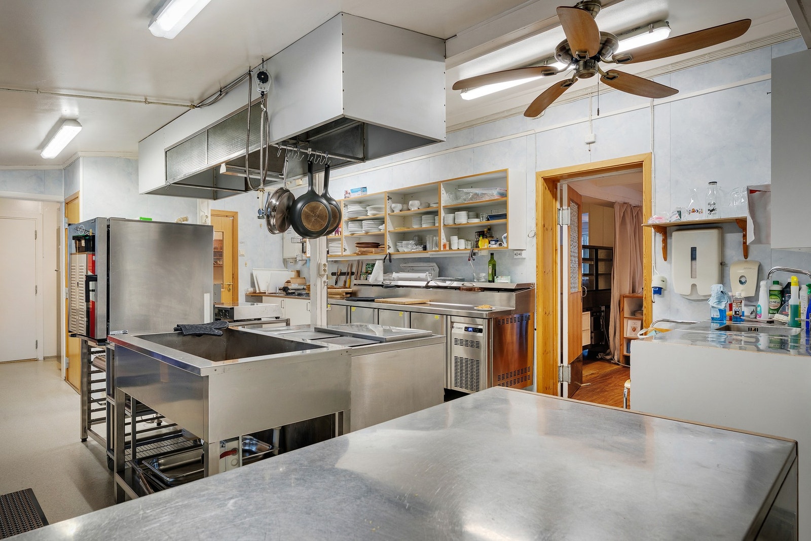 Stor kjøkken med diverse oppgraderinger Galleribilde