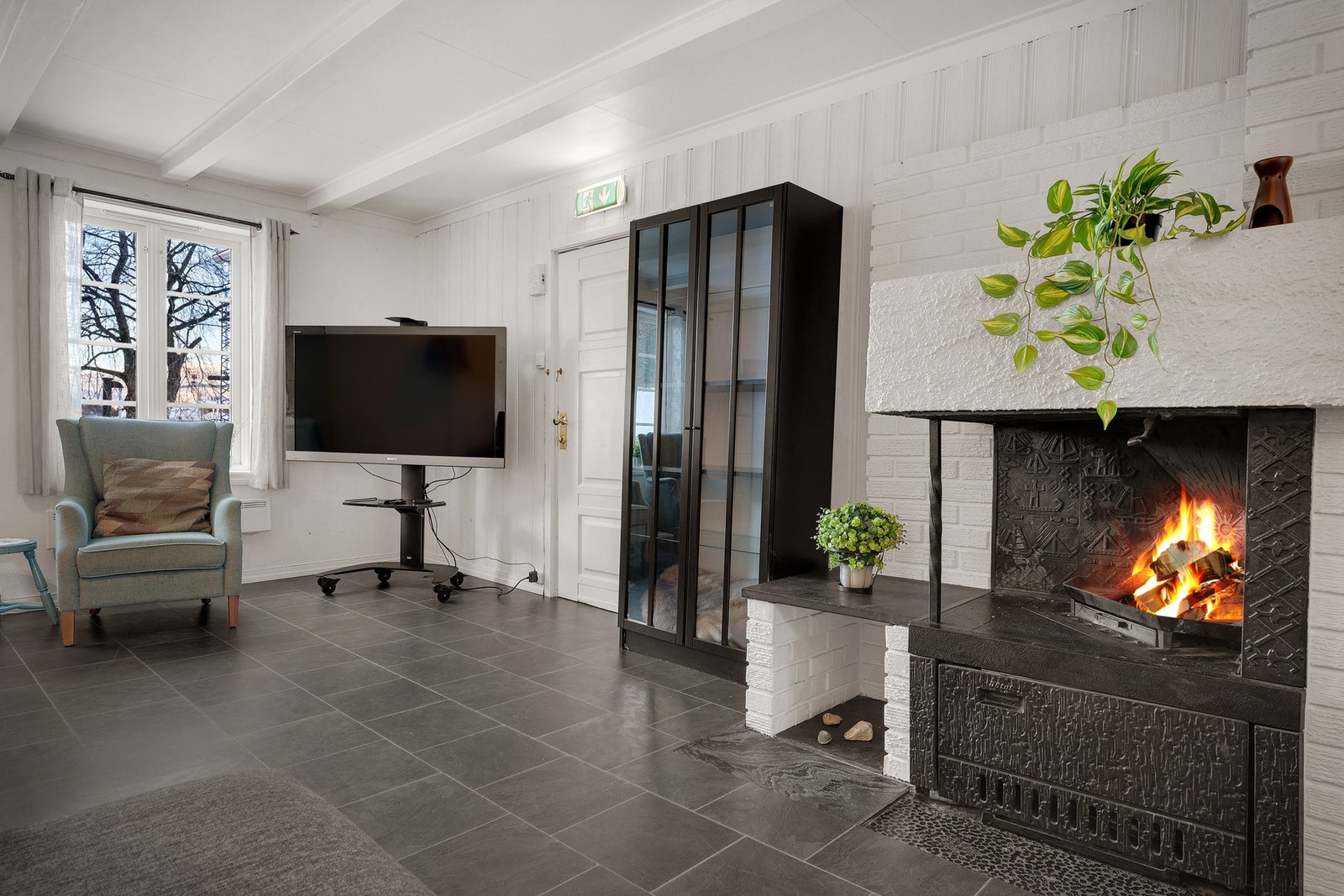 tv og peisestue Galleribilde