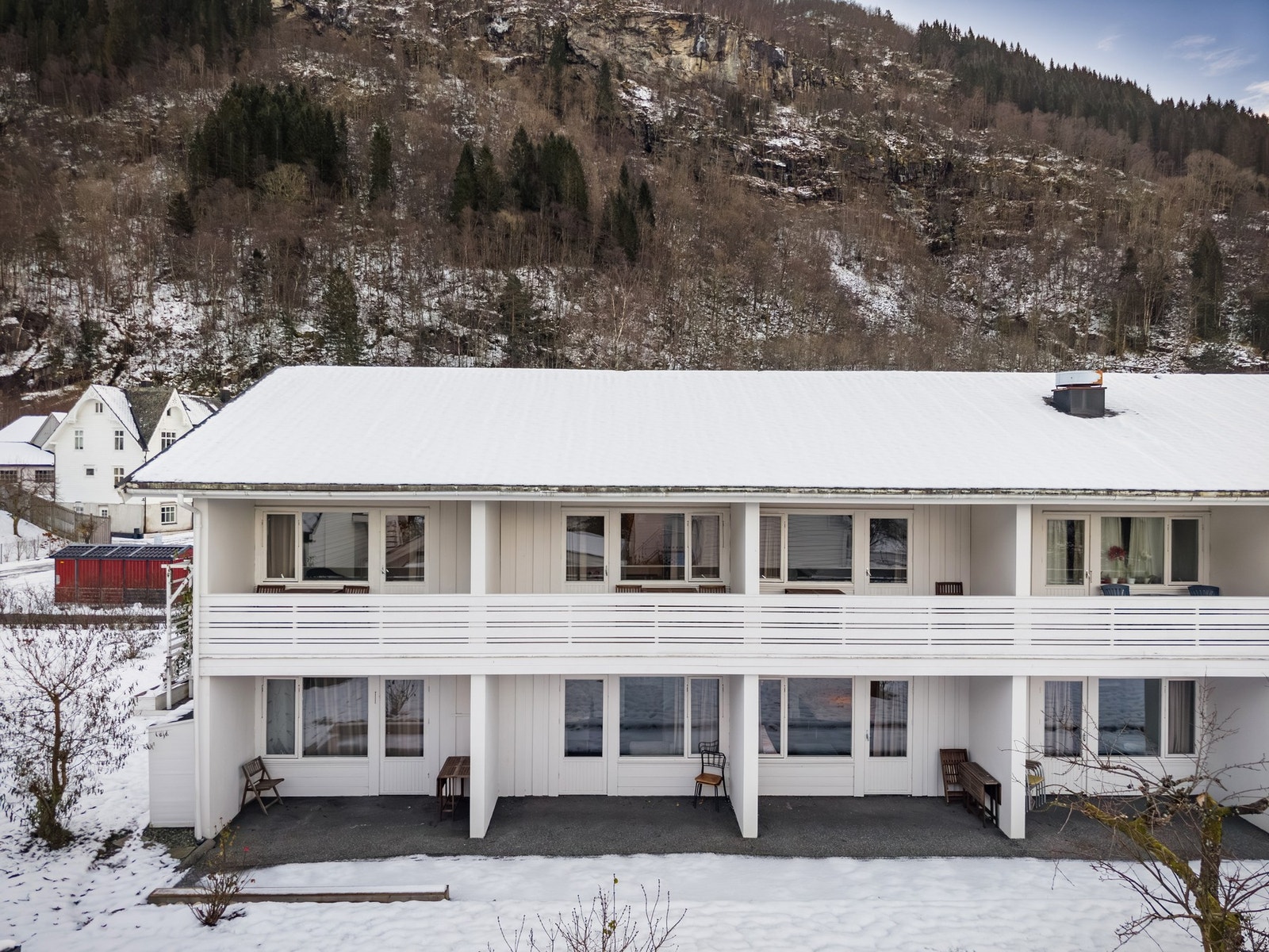 Med egne altaner og tilgang til hagen Galleribilde