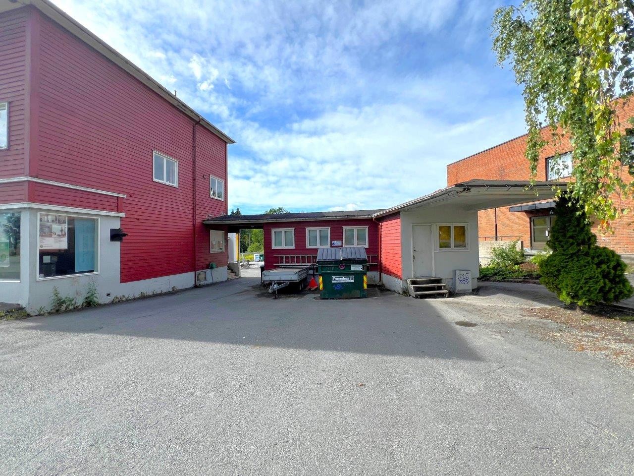 Fløy med snekkerverksted Galleribilde