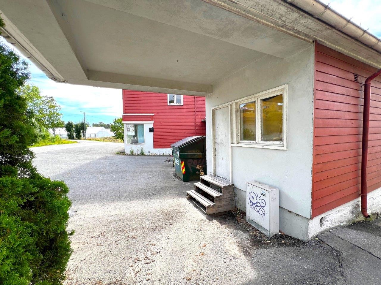 Inngang snekkerverksted Galleribilde