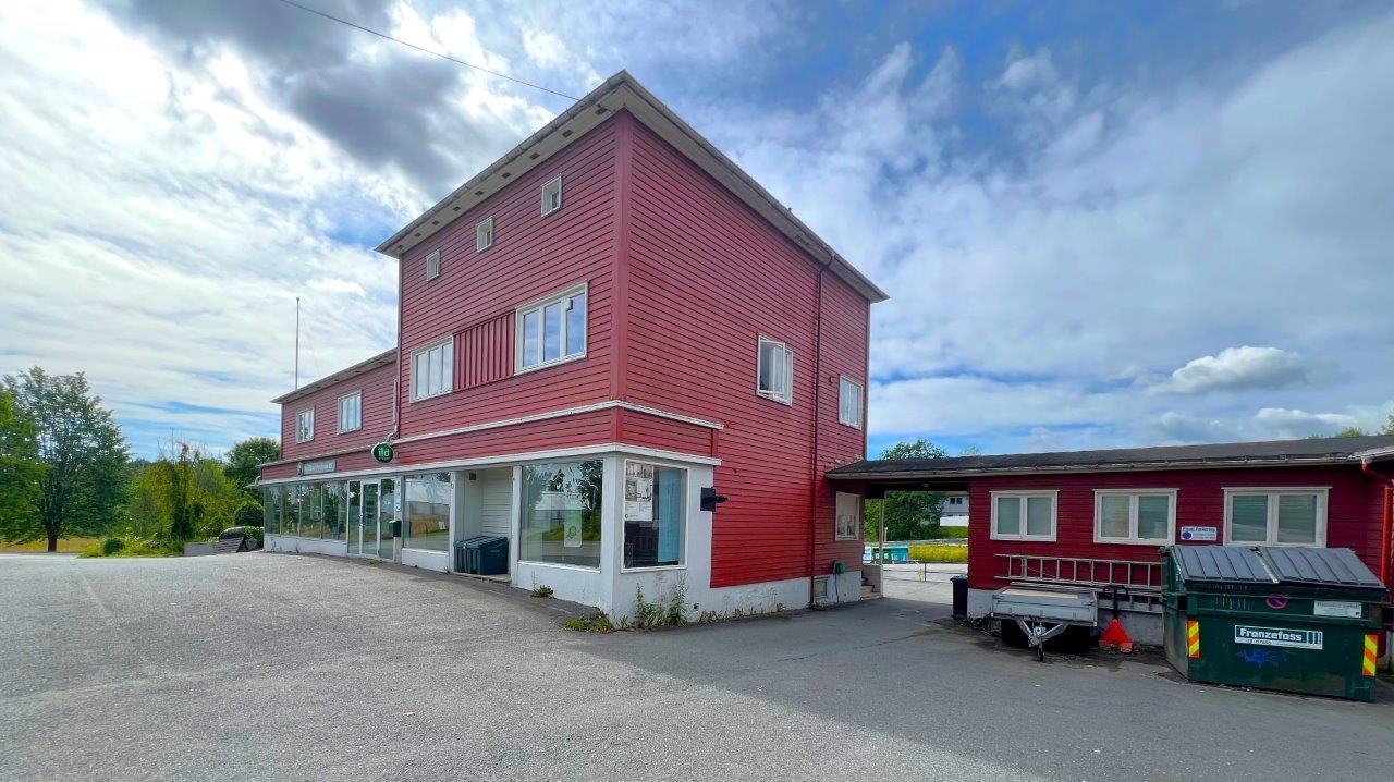 Smedsvingen 6 / Sentralt beliggende kombinert bolig- og næringseiendom m/fin eksponering og gode parkeringsforhold Galleribilde