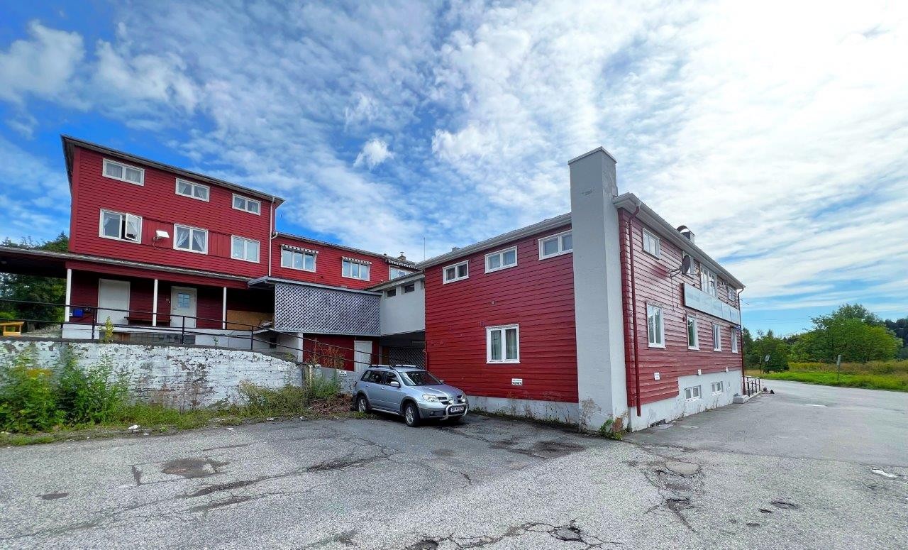 Smedsvingen 6 / Sentralt beliggende kombinert bolig- og næringseiendom m/fin eksponering og gode parkeringsforhold Galleribilde