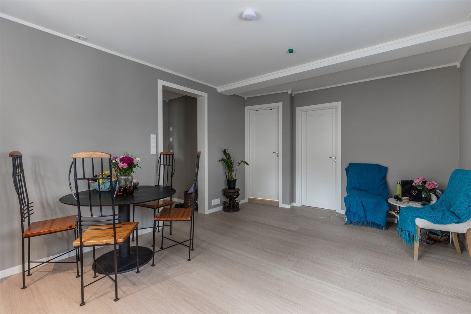 2 leiligheter i 2. etasje er utleid. Galleribilde