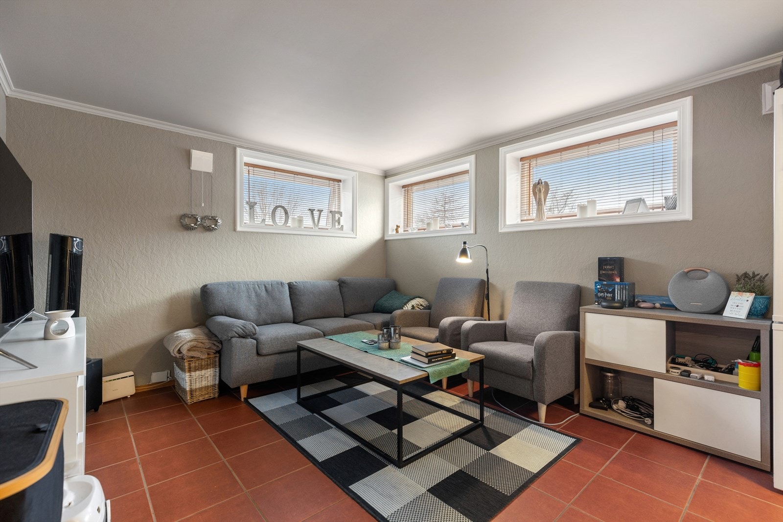 Dagens bruk av 1. etasje og kjeller til boligformål er ikke godkjent. Galleribilde