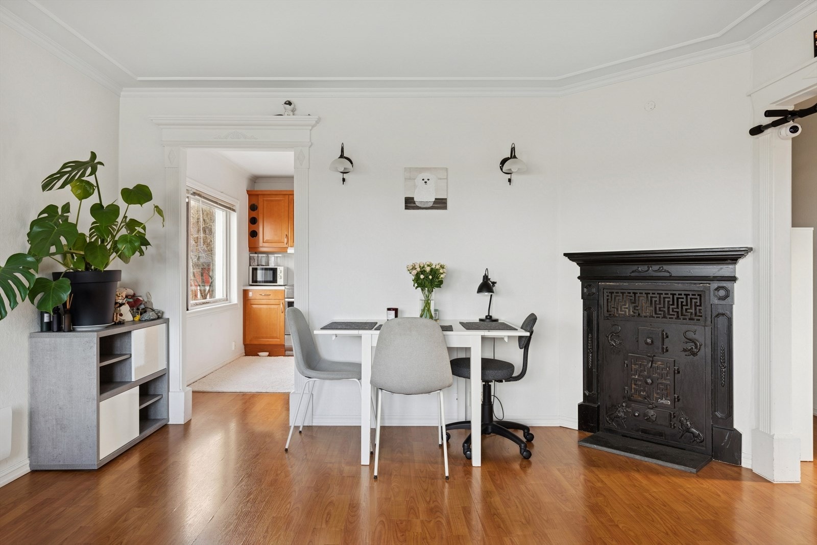 God plass til spisegruppe i tilknytning til kjøkkenet. Galleribilde