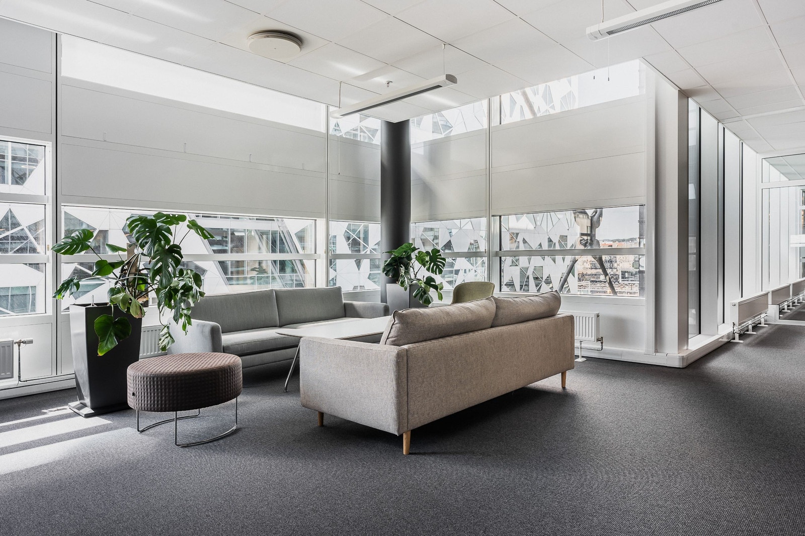 Lokalene er tilrettelagt med sosial sone ved inngangen til lokalene Galleribilde