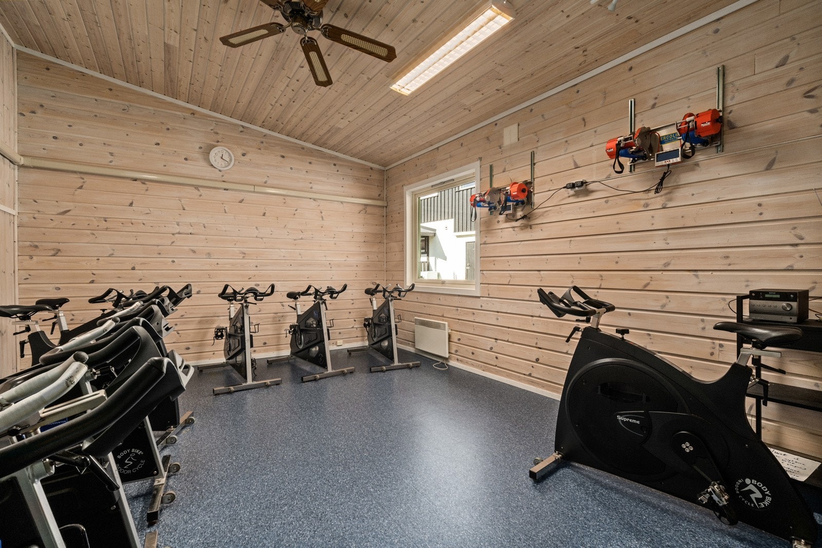 Her kan innbyggerne i kommunen delta på spinningtimer. Galleribilde