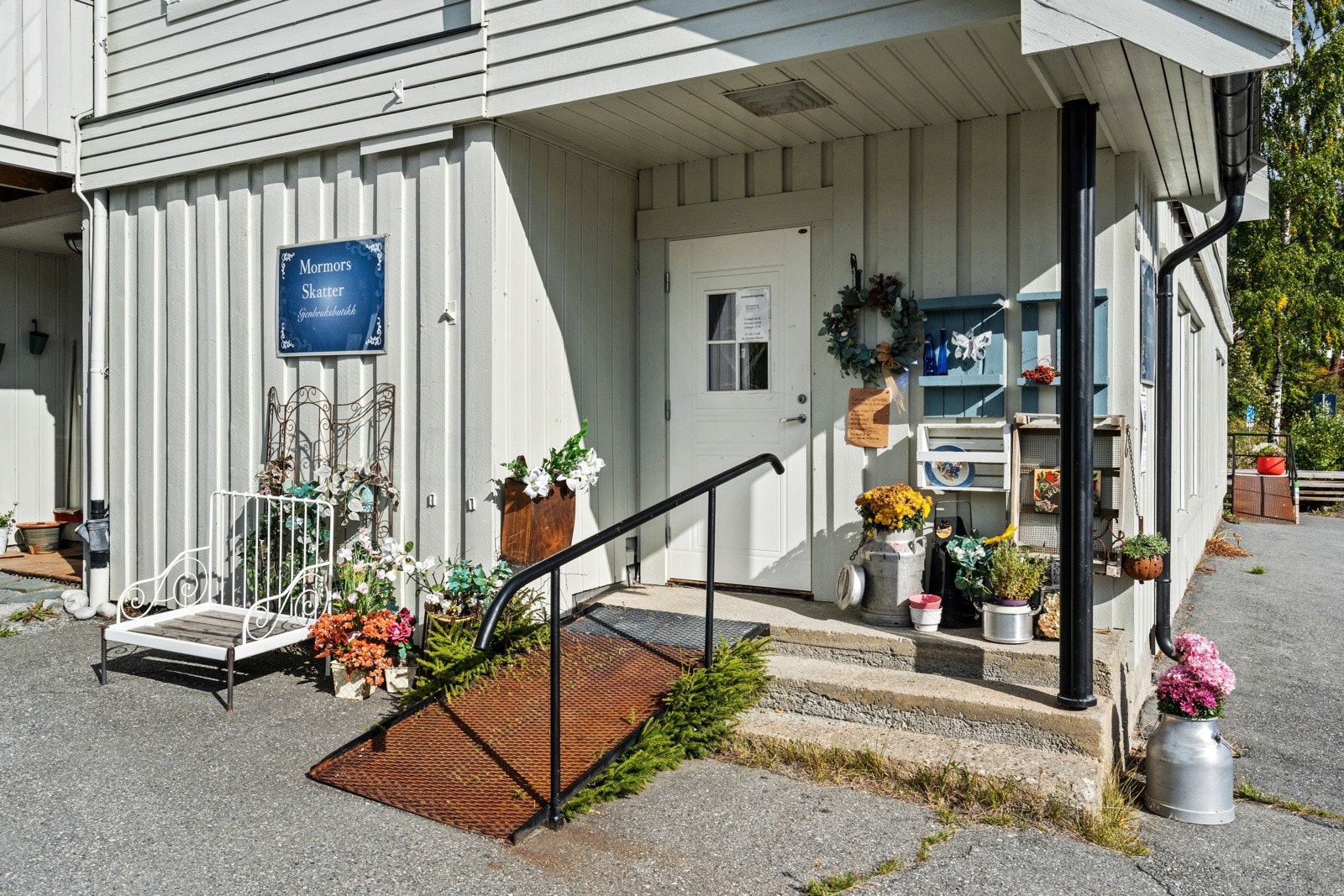 Eiendommen er i daglig drift som næringseiendom med utleie av leilighet, næringslokale samt treningssenter. Galleribilde