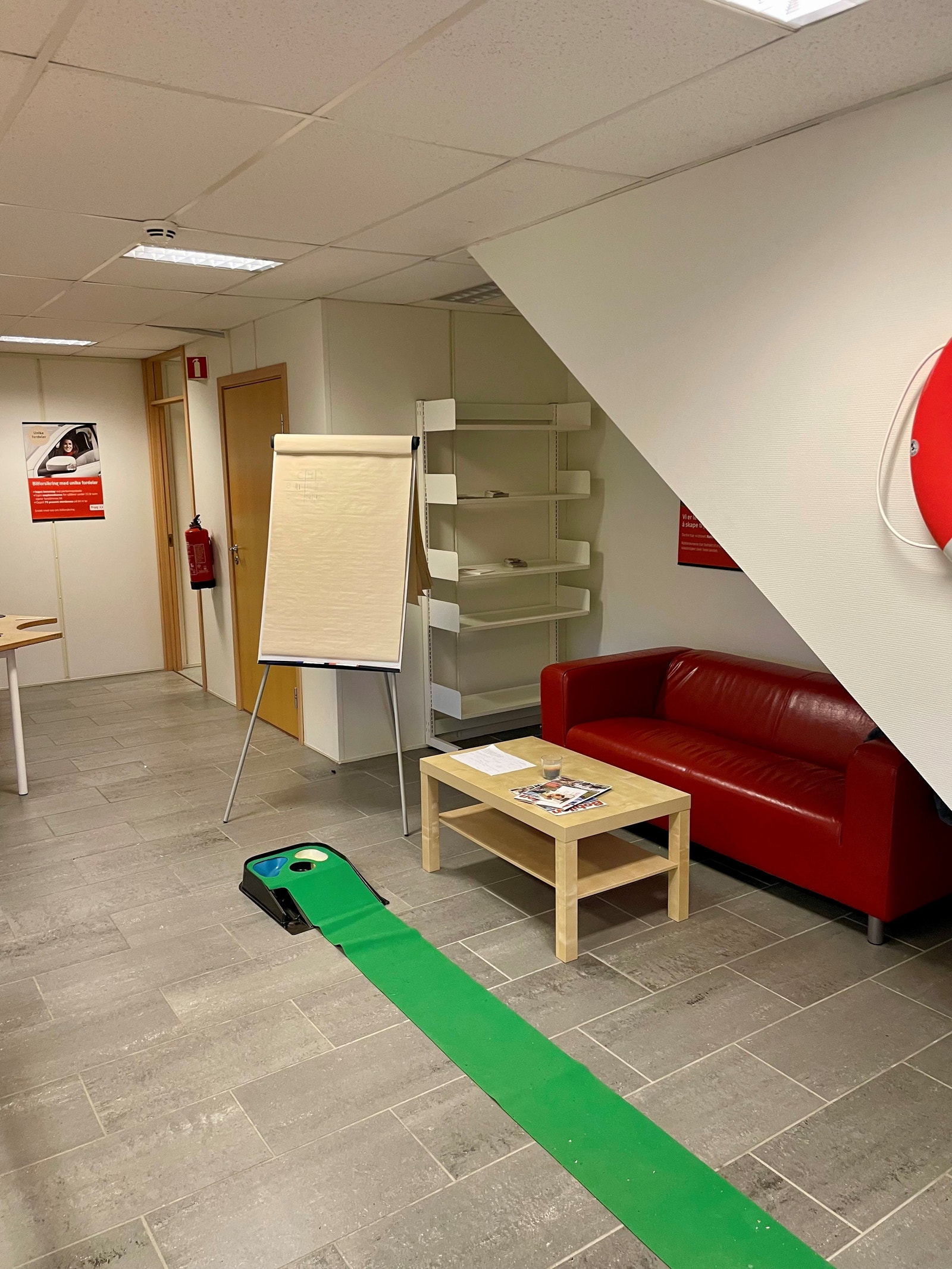 Gang/oppholdsrom 1. etasje Galleribilde