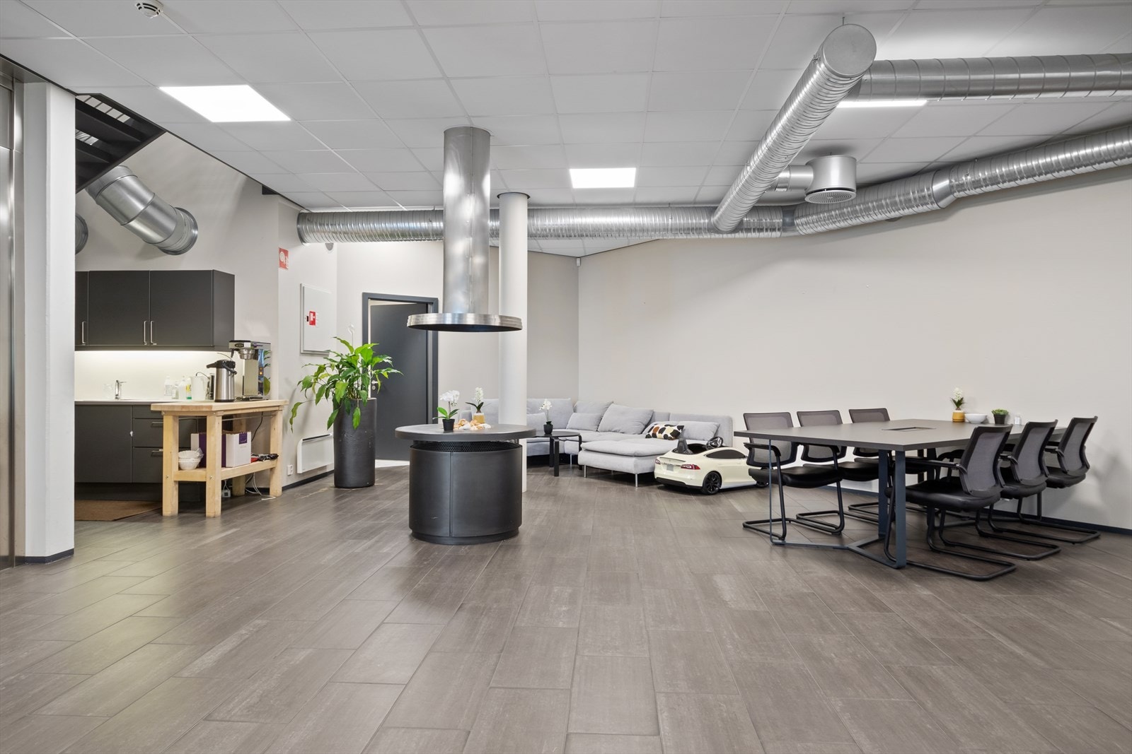 Sosial sone med gasspeis og kjøkken Galleribilde