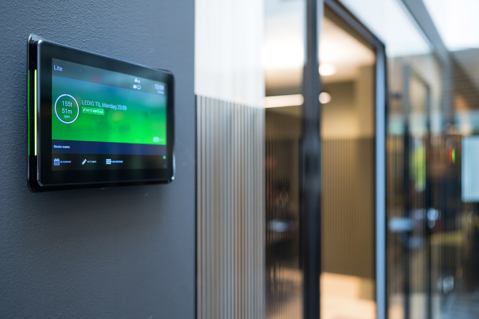 Møteroms-pool med AV-utstyr inkludert i leien. Bookes online eller på skjerm.