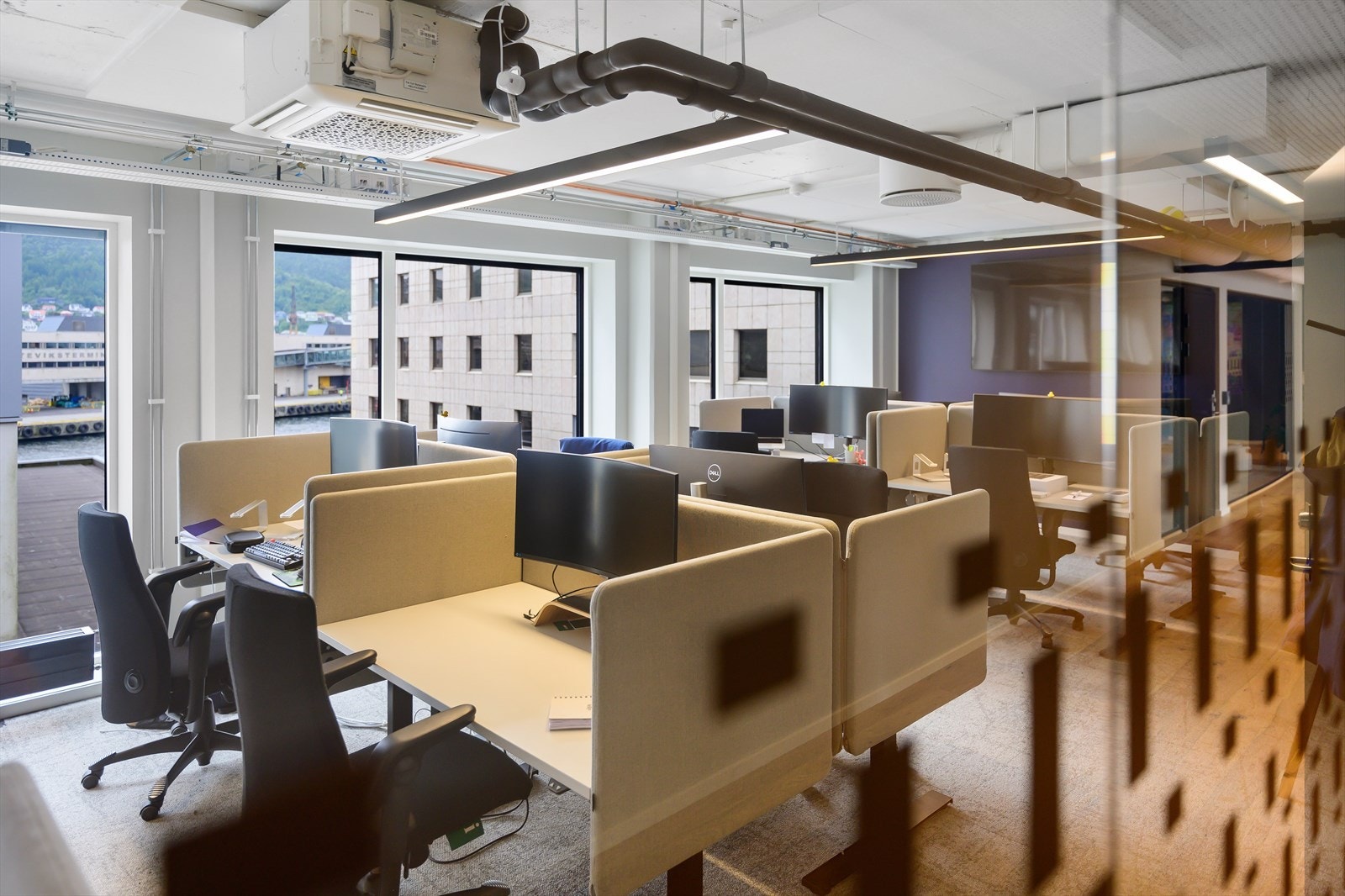 Ledige lokaler i 3. etg. BTA 139 m². Innredet med landskap for 6 - 8 personer og 2 stillerom/cellekontor.